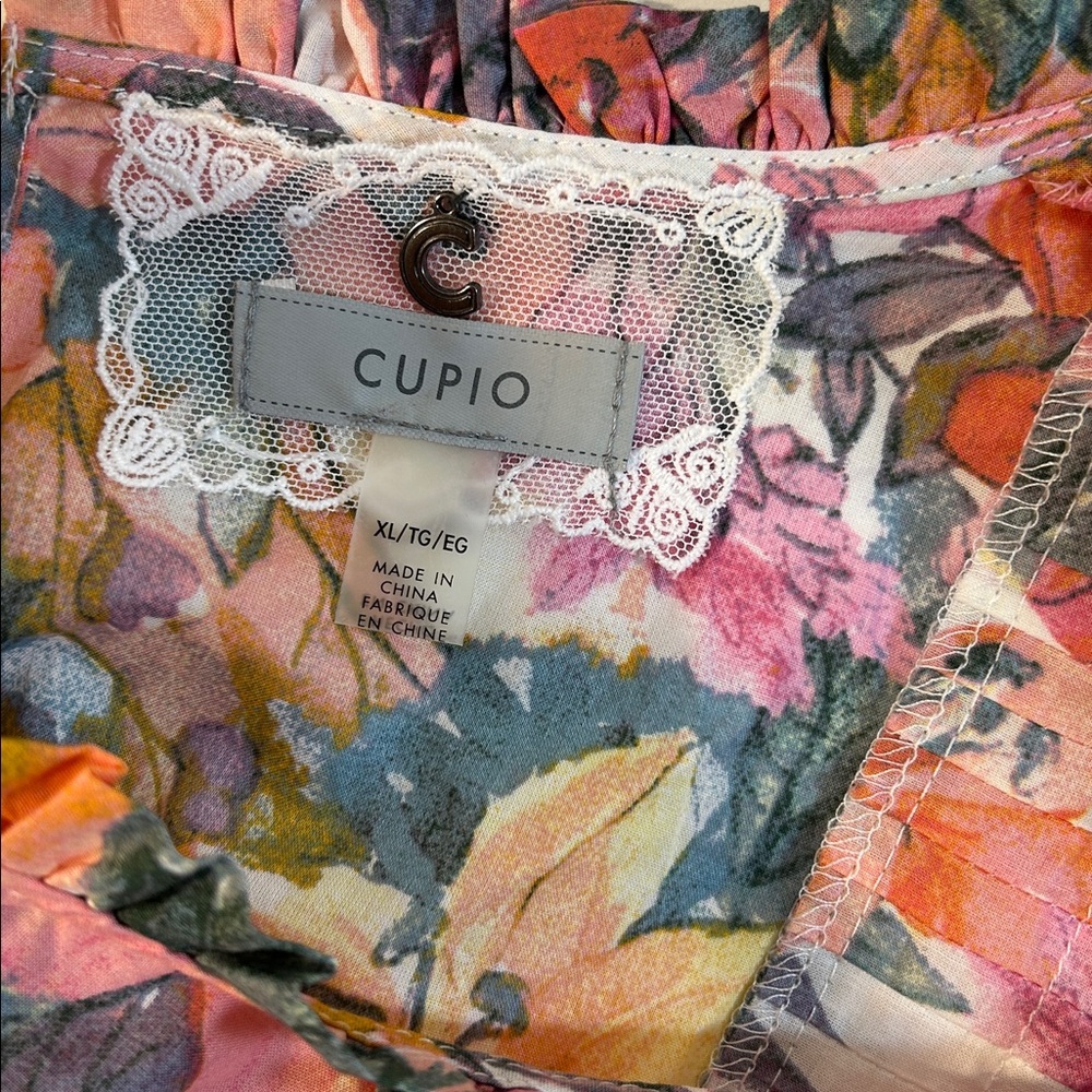 Cupio Floral Woman’s Ruffle Sleeve Top - Picture 3 of 3